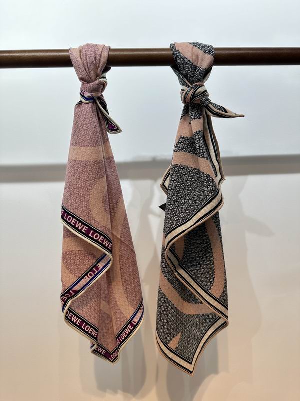 Loewe scarf 70X70cm E10